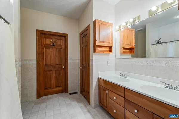 $1,049,000 | 27233 Horseshoe Road, Culpeper, VA 22701