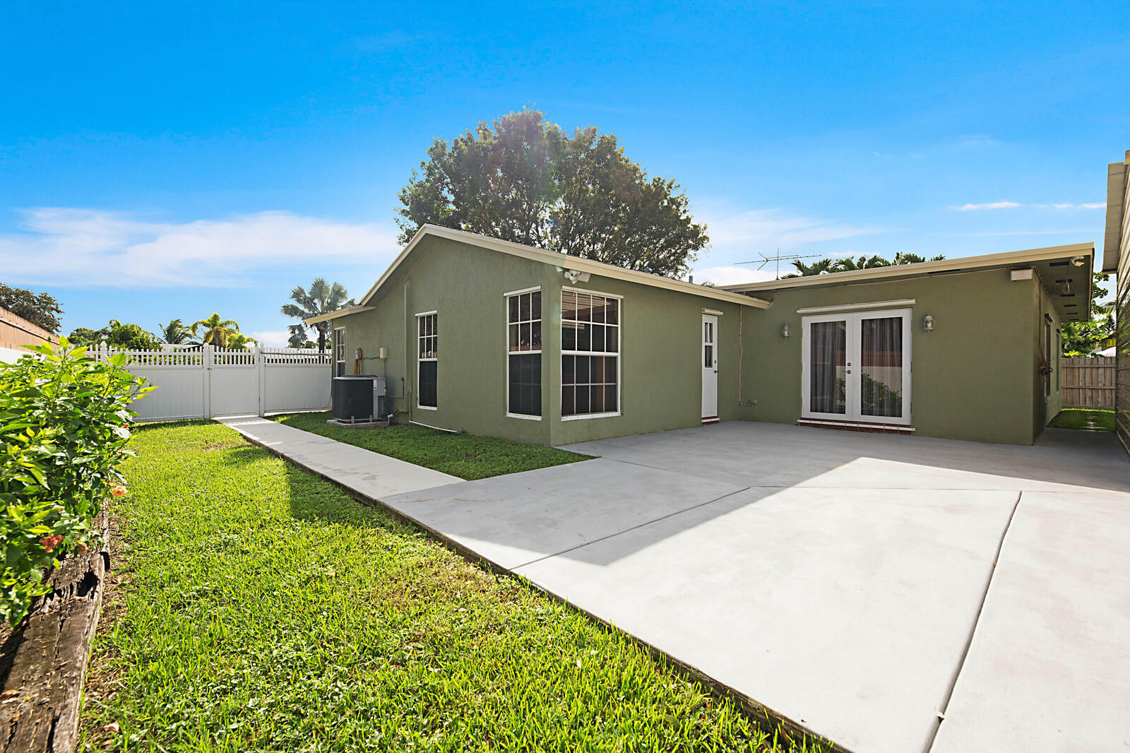10093 Windtree Lane Boca Raton, FL 33428 - Photo 26 of 40 Back Patio