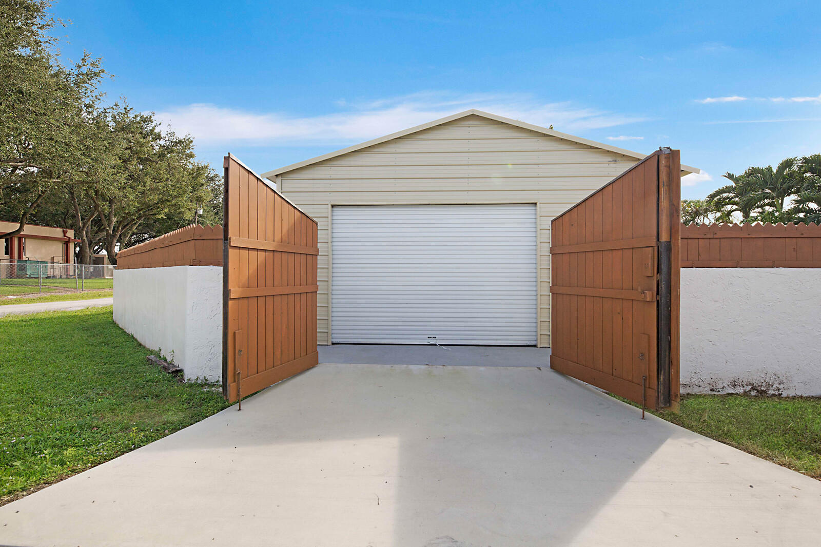 10093 Windtree Lane Boca Raton, FL 33428 - Photo 32 of 40 2 Car Garage