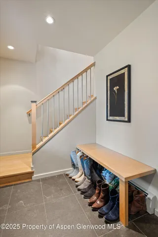 a view of an entryway with furniture