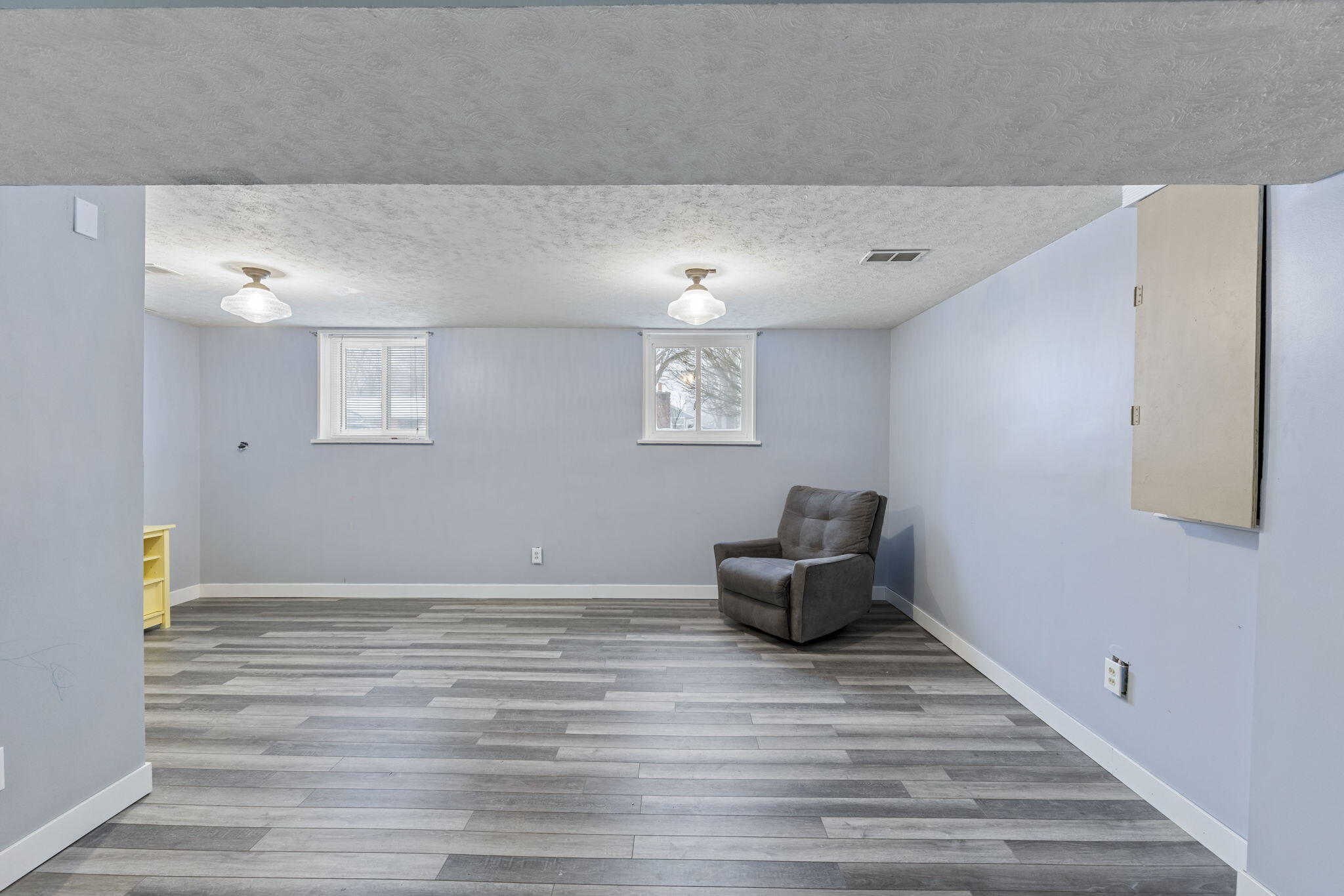 1807 West Porter Avenue Chesterton, IN 46304 - Photo 15 of 23 a room with a couch and a window