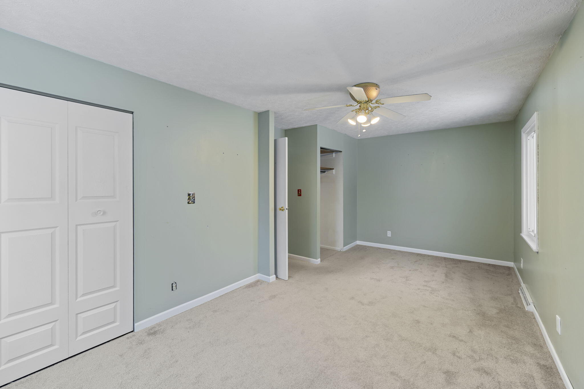 1807 West Porter Avenue Chesterton, IN 46304 - Photo 7 of 23 an empty room with closet and a chandelier fan