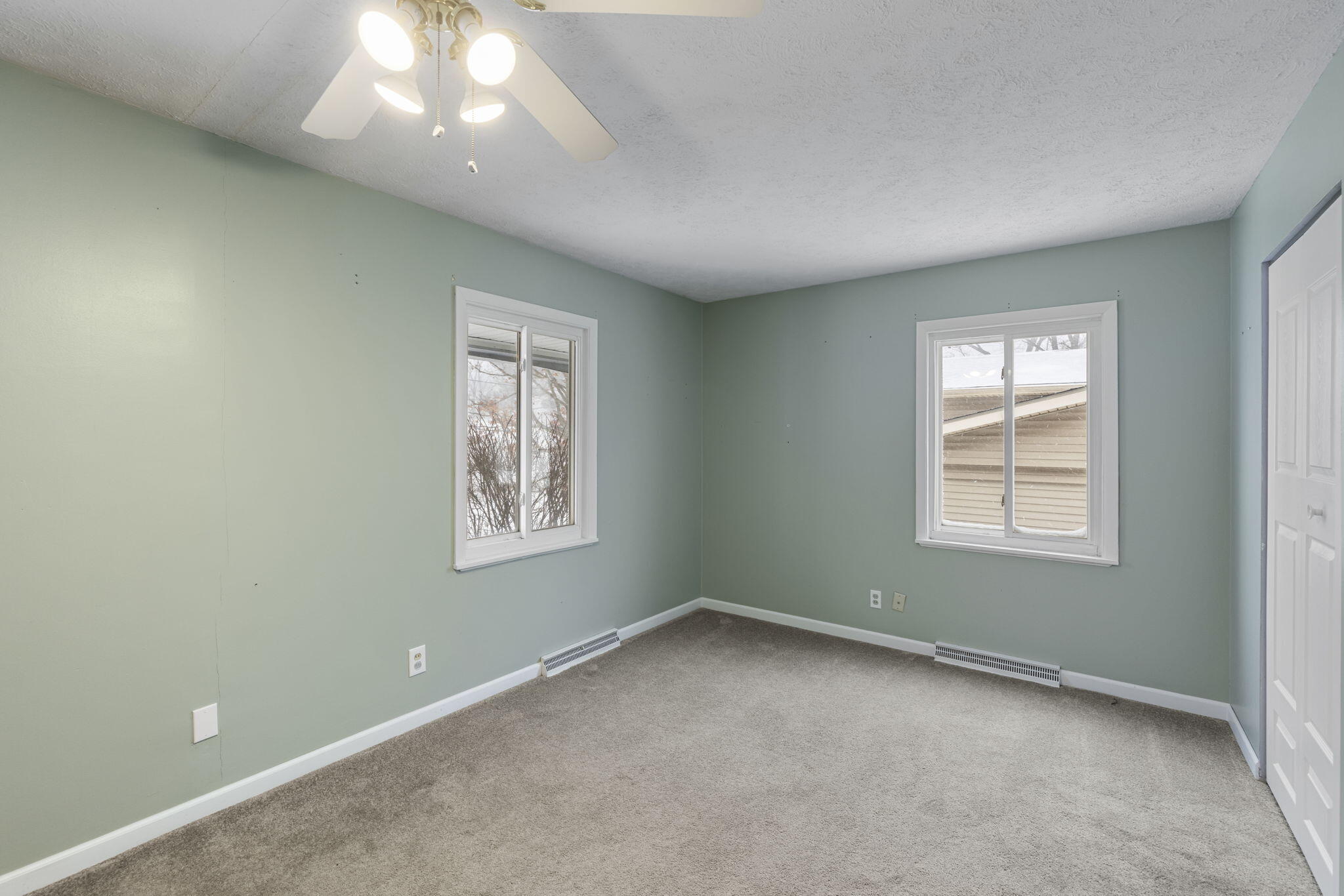 1807 West Porter Avenue Chesterton, IN 46304 - Photo 8 of 23 an empty room with a window