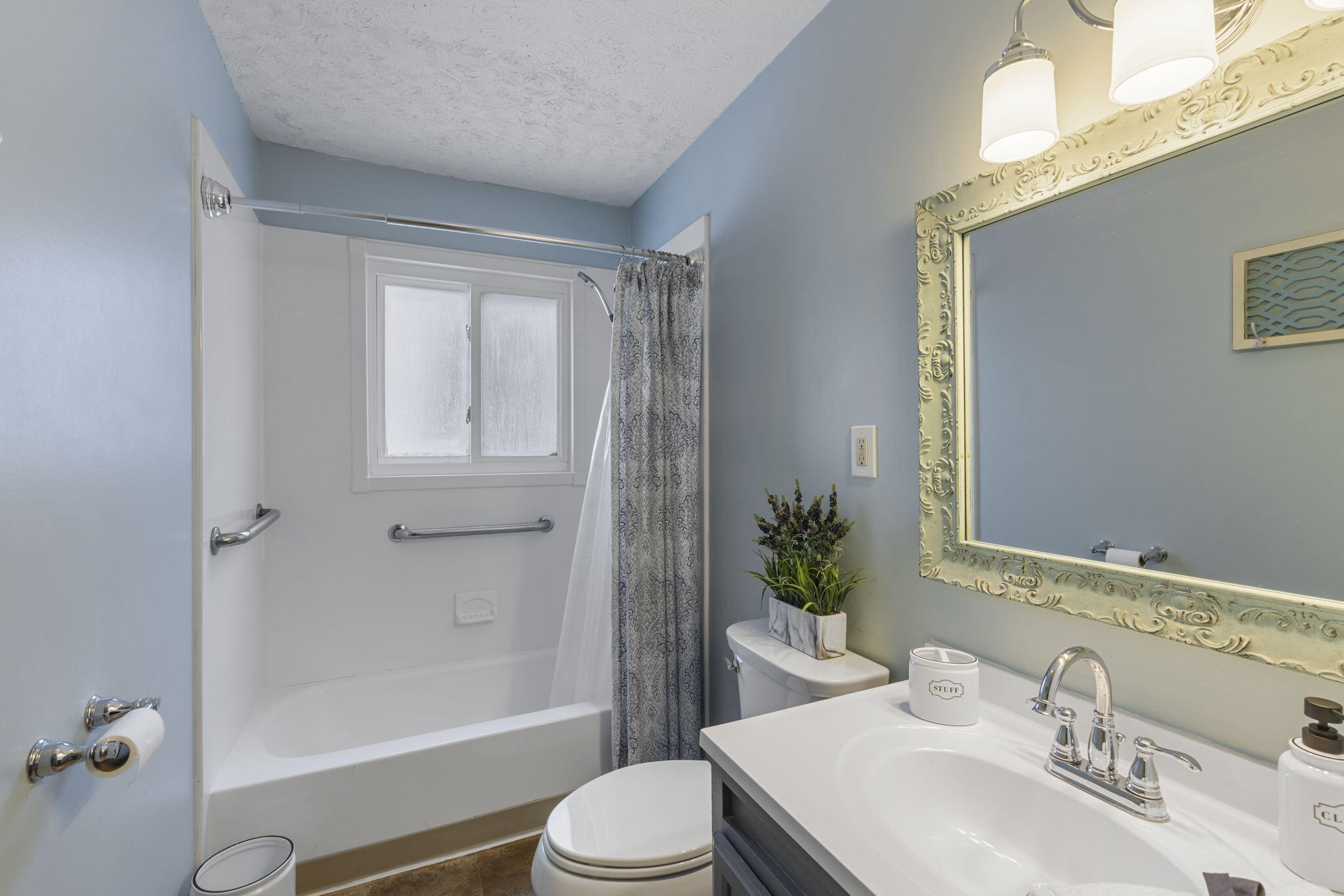 1807 West Porter Avenue Chesterton, IN 46304 - Photo 9 of 23 a bathroom with a sink toilet and shower