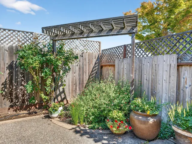 $999,000 | 26 Hahnemann Lane, Napa, CA 94558