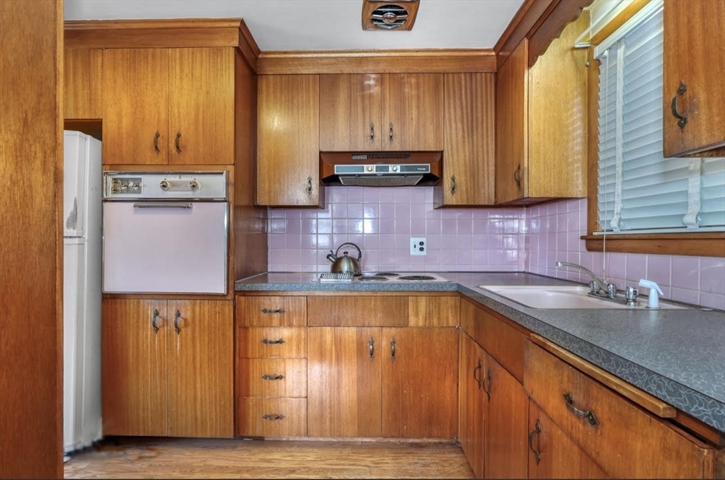 28 Cleveland Road Watertown, MA 02472 - Photo 6 of 24 Gallery Image 6
