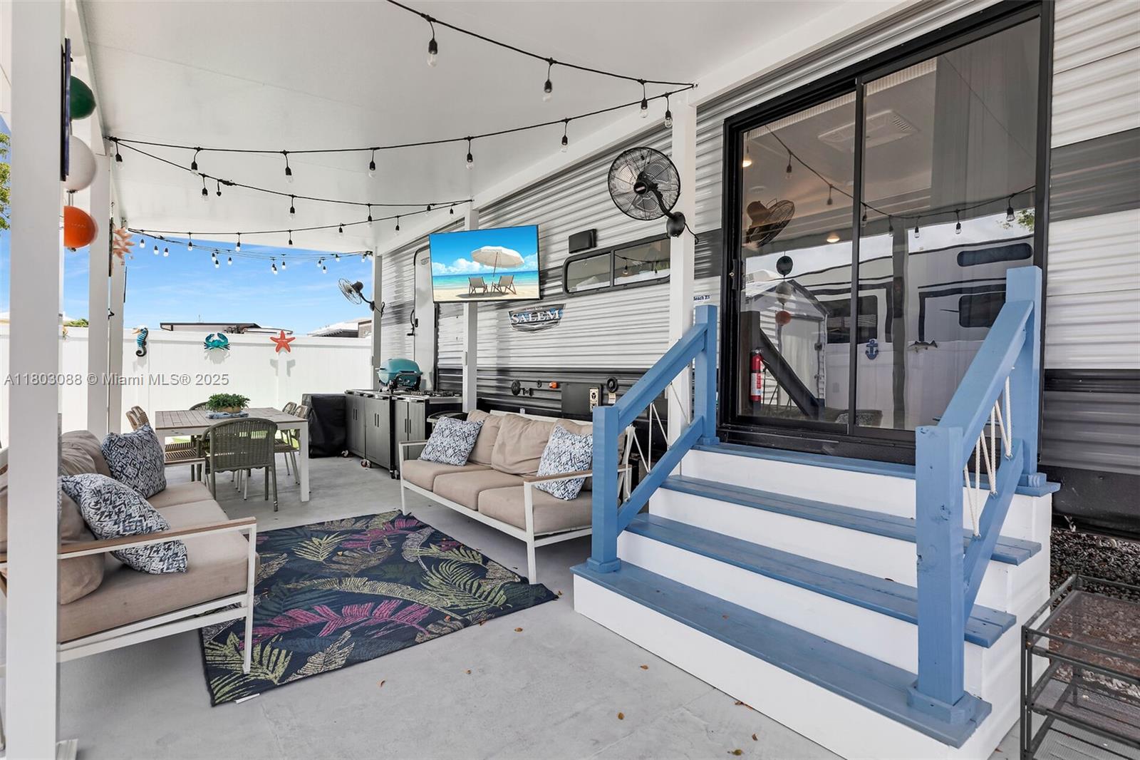 325 Calusa Street Key Largo, FL 33037 - Photo 6 of 34 a view of entryway