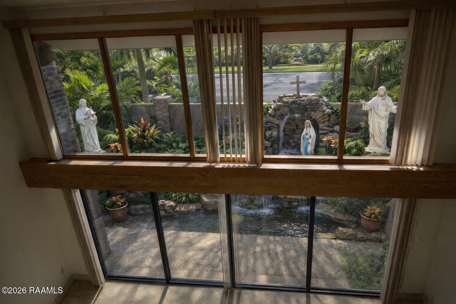 101 Hunters Hollow Lafayette, LA 70508 - Photo 9 of 49 Greatroom windows