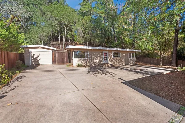 $649,000 | 815 Dry Creek Road, Healdsburg, CA 95448