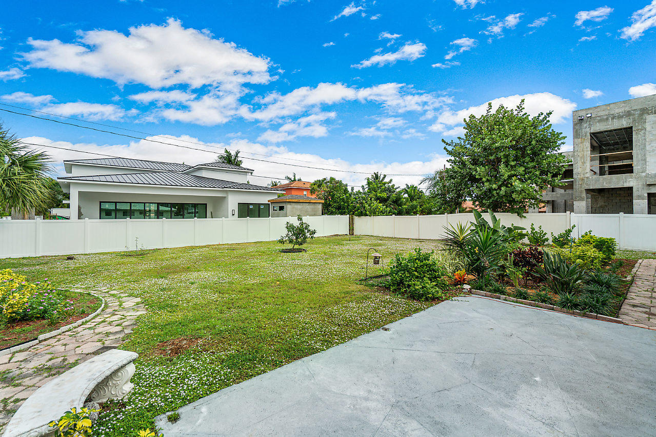 365 Northeast 2nd Street Boca Raton, FL 33432 - Photo 8 of 21 New construction behind and next door