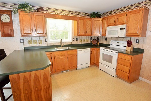 376 South Meadow Road Lancaster, MA 01523 - Photo 3 of 27