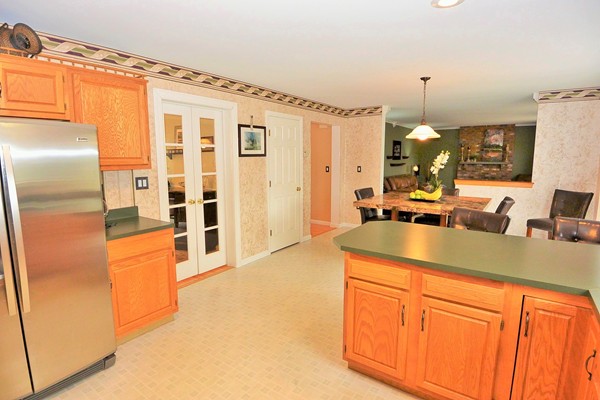 376 South Meadow Road Lancaster, MA 01523 - Photo 4 of 27