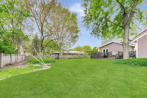 $713,000 | 310 West Kirchhoff Road, Arlington Heights, IL 60005