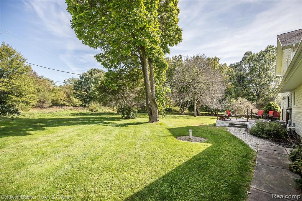 1810 North Hughes Road Howell, MI 48843 - Photo 9 of 55