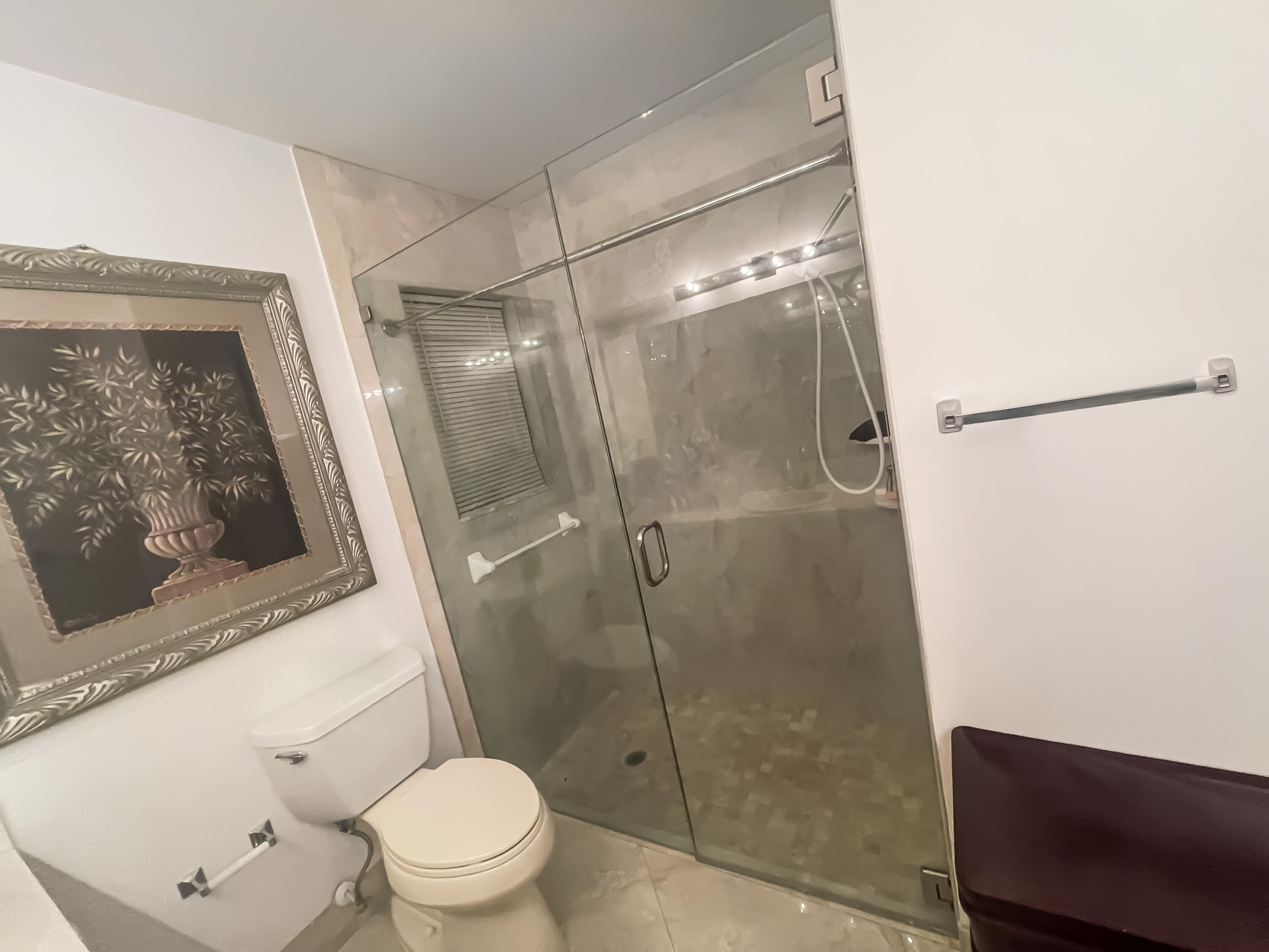 9525 El Clair Ranch Road Boynton Beach, FL 33437 - Photo 5 of 6 Secondary Bath