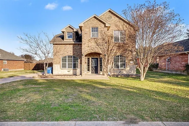 $360,000 | 208 Cobblestone Circle, Red Oak, TX 75154