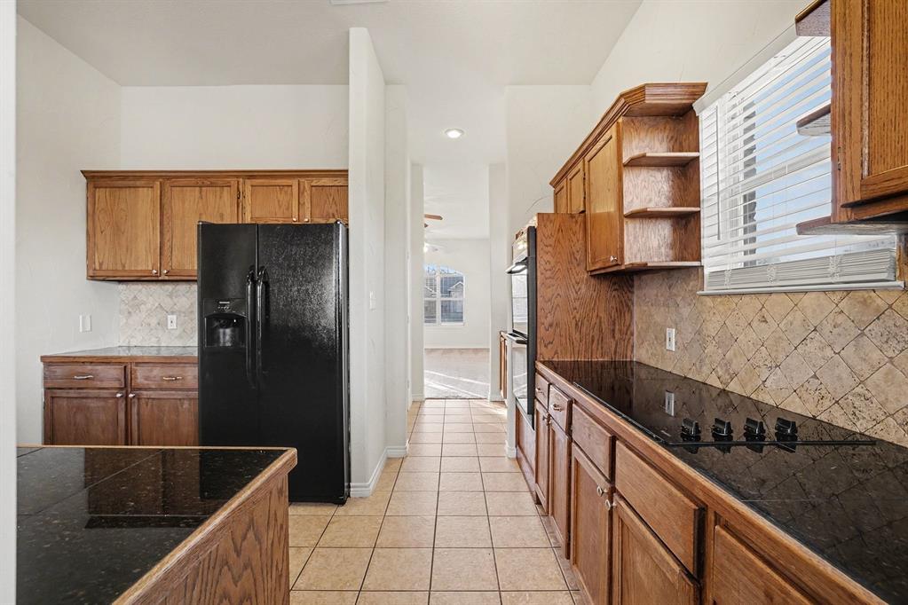 208 Cobblestone Circle Red Oak, TX 75154 - Photo 15 of 38 a kitchen with stainless steel appliances granite countertop a refrigerator and a sink