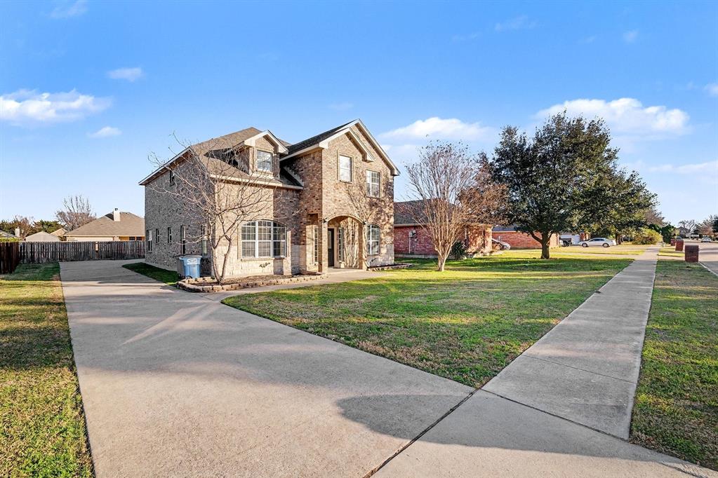 208 Cobblestone Circle Red Oak, TX 75154 - Photo 2 of 38 a front view of a house with a yard