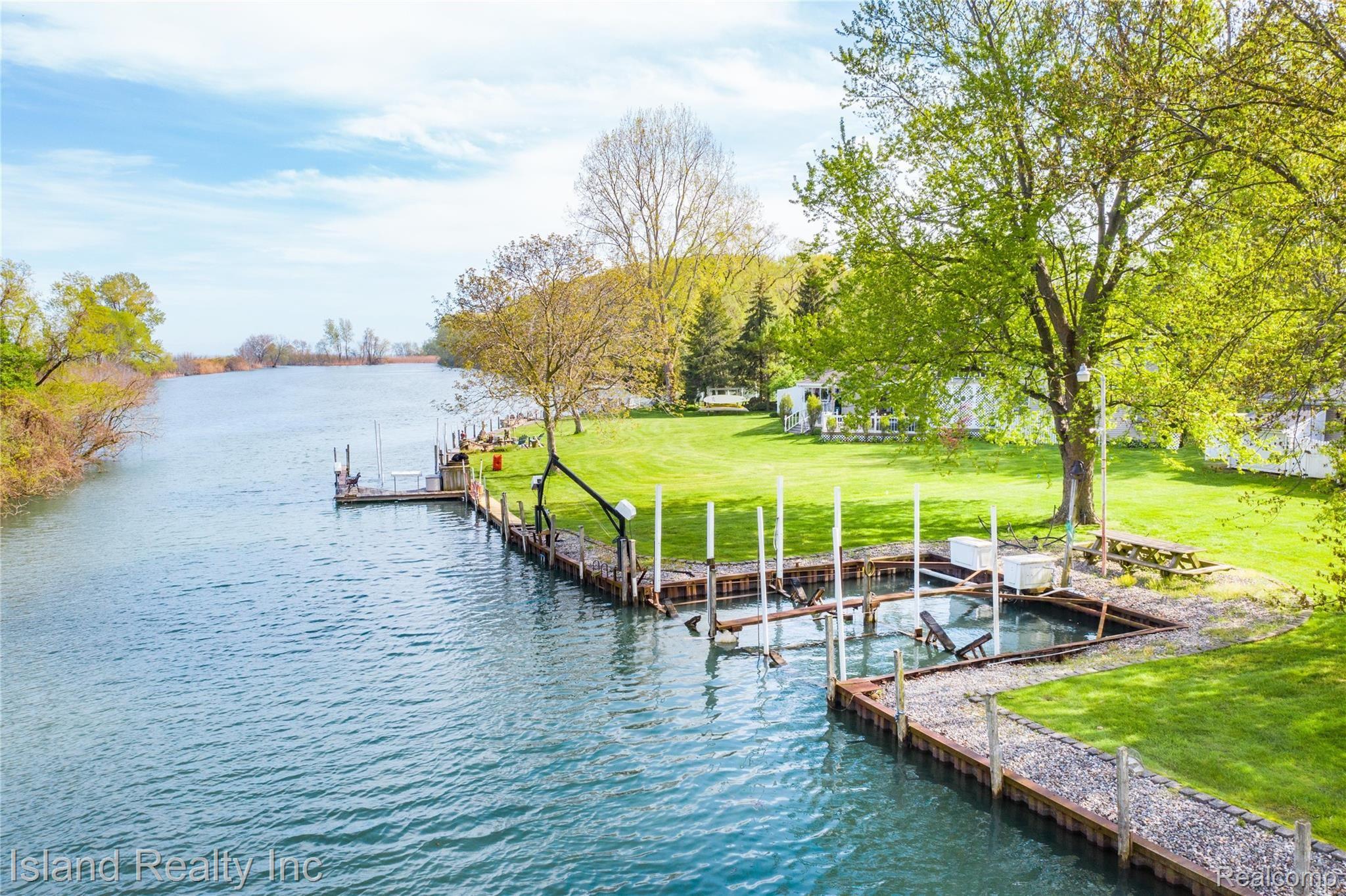 28669 Chatham Road Grosse Ile, MI 48138 - Photo 7 of 35 28669 Chatham, Grosse Ile (36 of 37).jpg