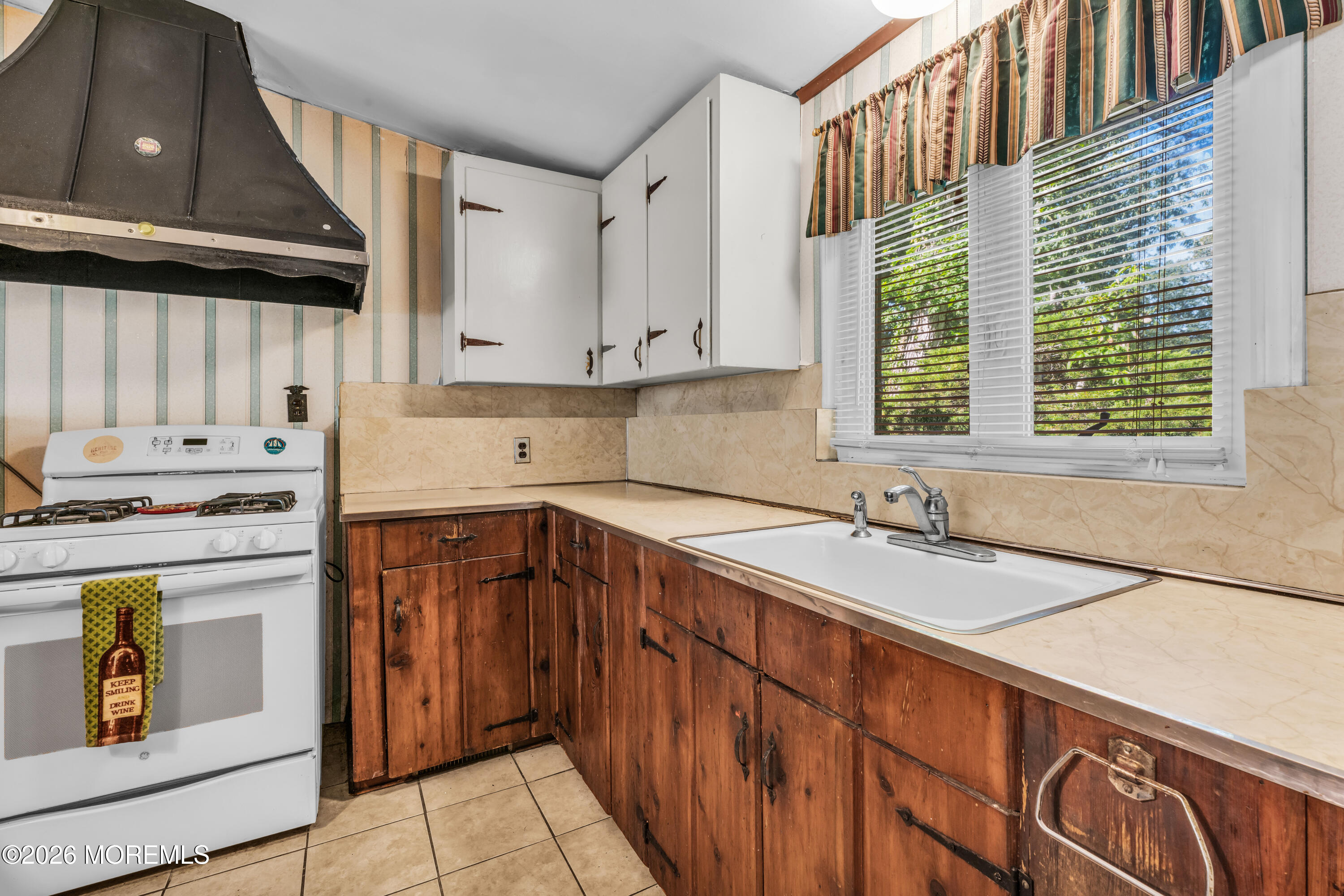 1687 Forge Pond Road Brick, NJ 08724 - Photo 5 of 33 Kitchen