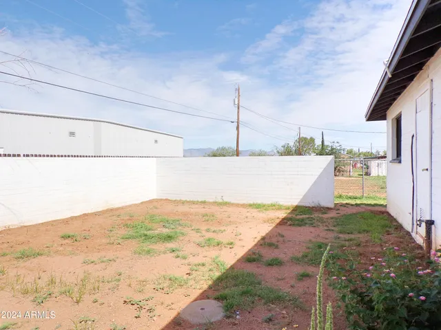 $995 | 307 1st Street, Unit B, Huachuca City, AZ 85616