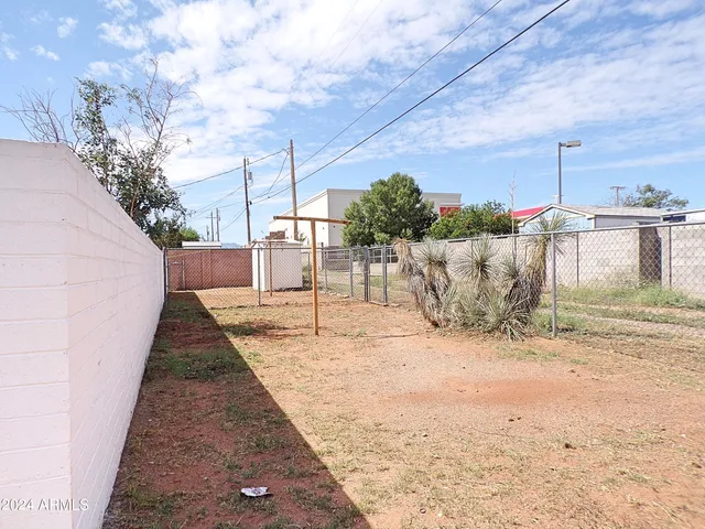 $995 | 307 1st Street, Unit B, Huachuca City, AZ 85616