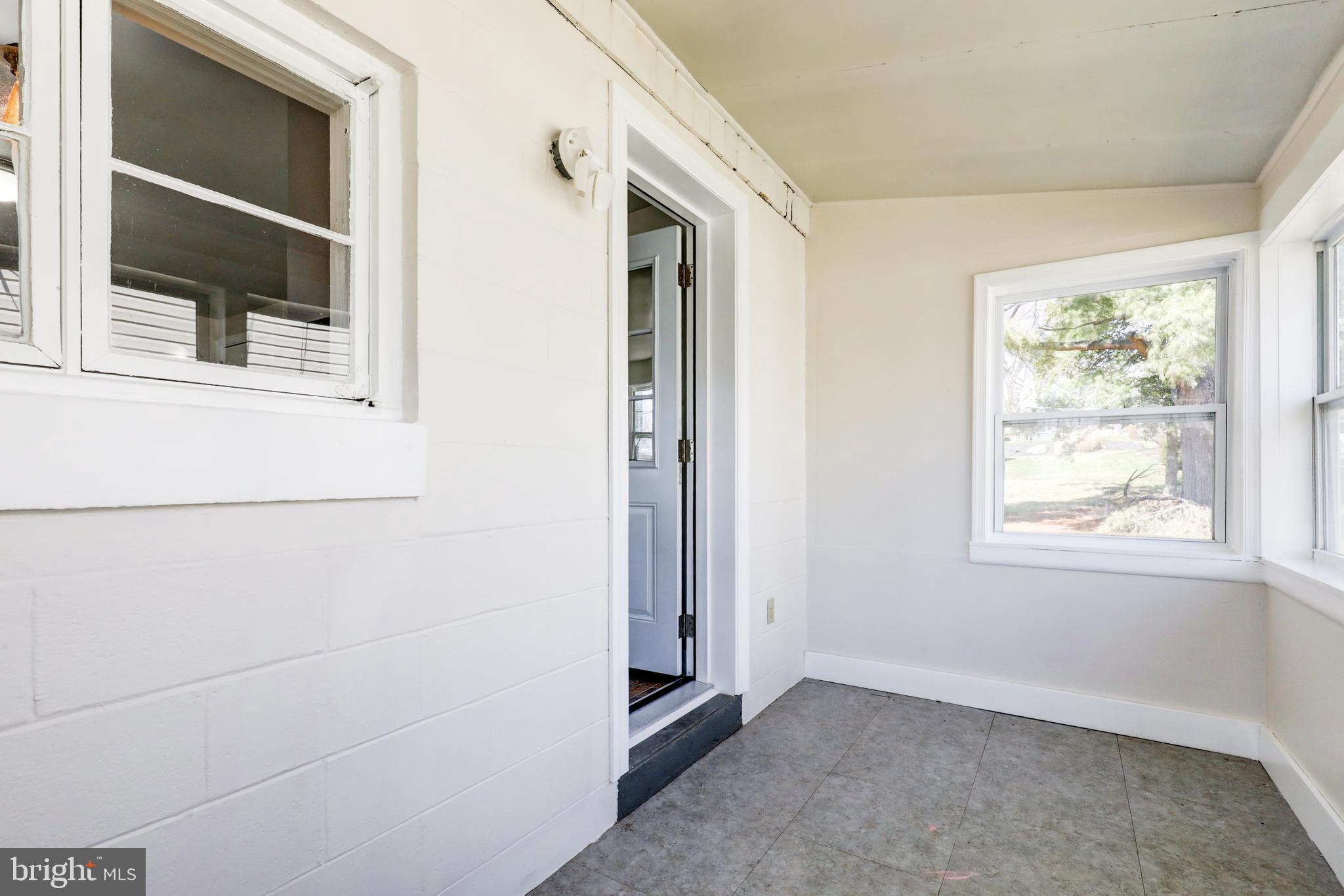 215 Akron Road Ephrata, PA 17522 - Photo 18 of 24 an empty room with a window