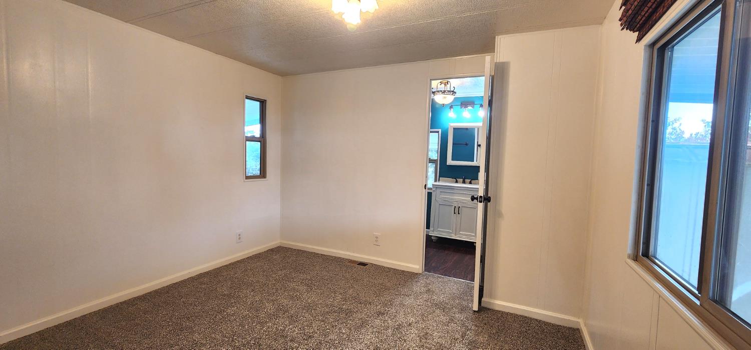 1300 West Olson Avenue, Unit 179 Reedley, CA 93654 - Photo 24 of 39 an empty room that has a window in it