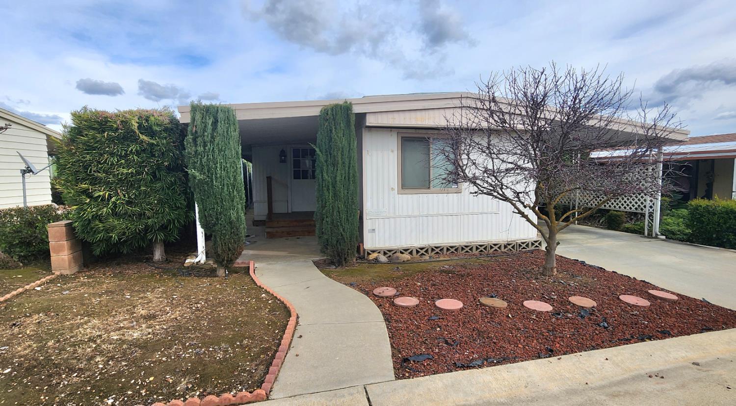 1300 West Olson Avenue, Unit 179 Reedley, CA 93654 - Photo 3 of 39 a view of a house with a snow