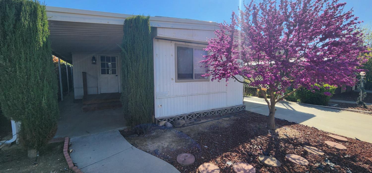 1300 West Olson Avenue, Unit 179 Reedley, CA 93654 - Photo 39 of 39 a view of a house with a yard