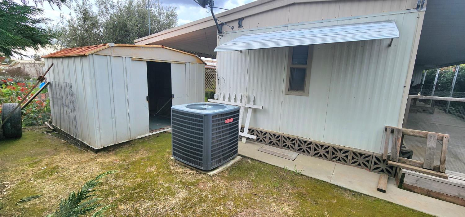 1300 West Olson Avenue, Unit 179 Reedley, CA 93654 - Photo 8 of 39 a view of back yard of the house