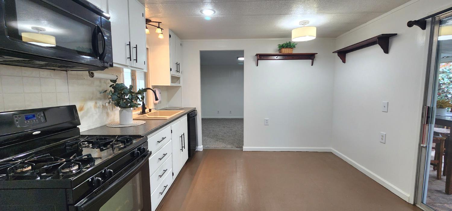 1300 West Olson Avenue, Unit 179 Reedley, CA 93654 - Photo 10 of 39 a kitchen with a stove and a microwave