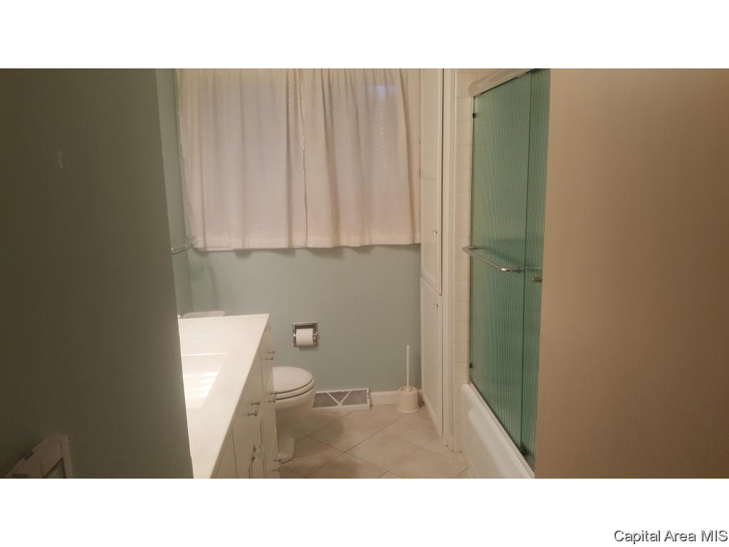 2143 Lindsay Road Springfield, IL 62704 - Photo 8 of 20