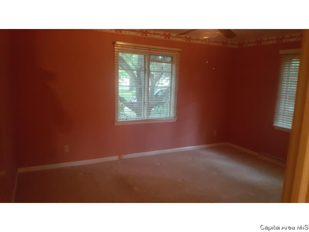 2143 Lindsay Road Springfield, IL 62704 - Photo 9 of 20
