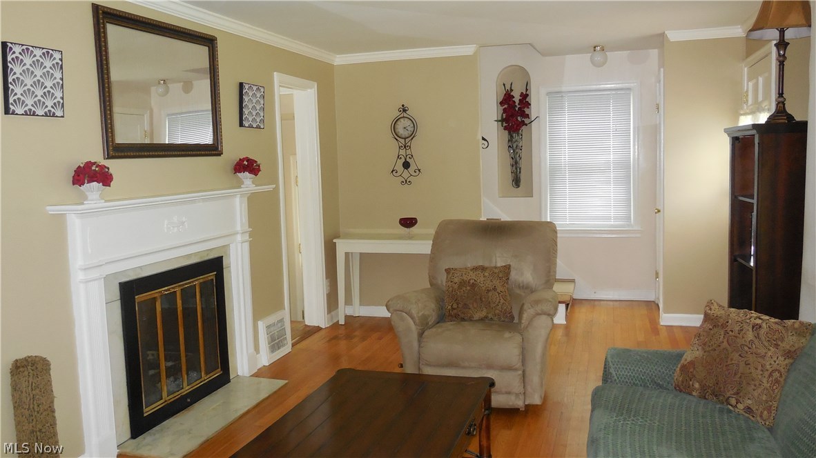 1359 Gordon Road Lyndhurst, OH 44124 - Photo 5 of 23