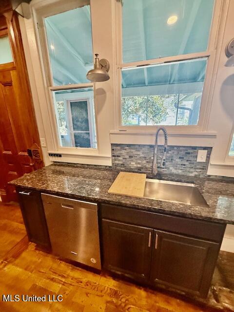 511 Madison Street Natchez, MS 39120 - Photo 6 of 53 IMG_0035