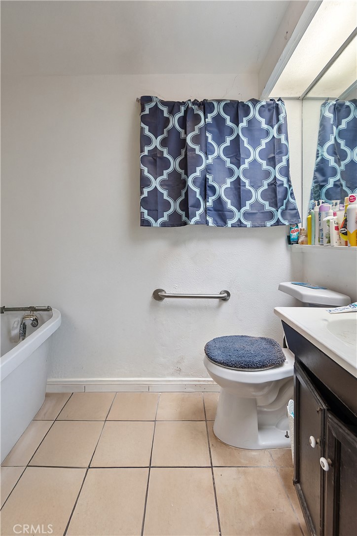 4505 Dunham Street Commerce, CA 90040 - Photo 10 of 19 BATHROOM UNIT 1