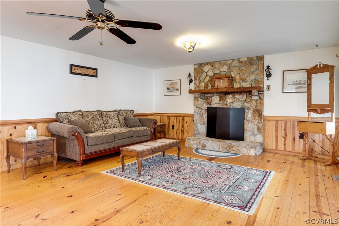 20404 Anderson Mill Road Beaverdam, VA 23015 - Photo 19 of 40 a living room with furniture and a rug