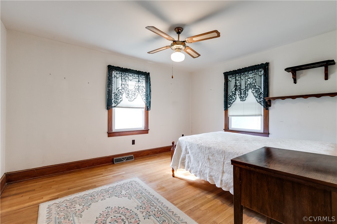 20404 Anderson Mill Road Beaverdam, VA 23015 - Photo 26 of 40 a living room with a bed furniture and a window