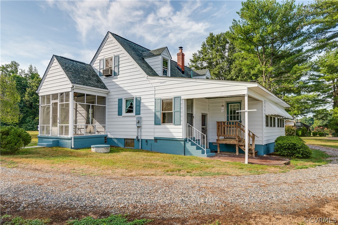 20404 Anderson Mill Road Beaverdam, VA 23015 - Photo 5 of 40 a view of a house with a yard and sitting area
