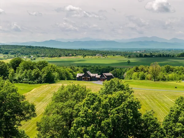 $1,995,000 | 225 Viscido Drive, Vergennes, VT 05491