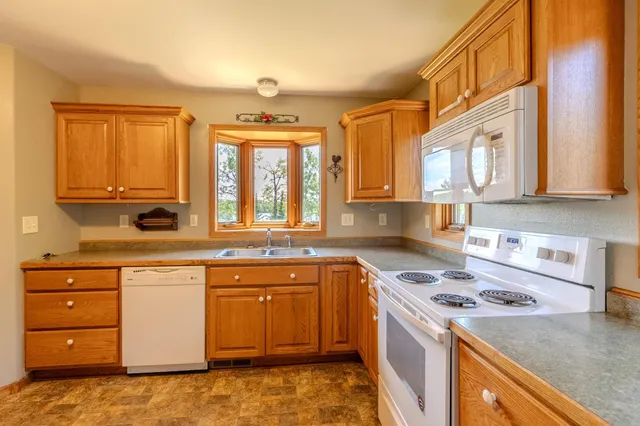 $475,000 | 27162 County Road 16, Hibbing, MN 55746