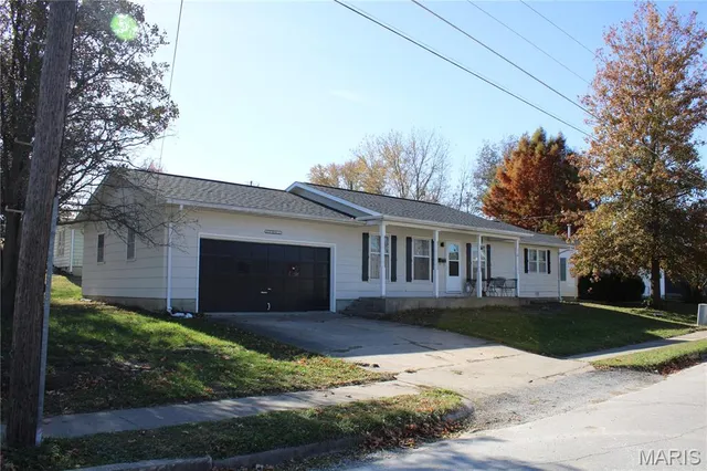$144,900 | 615 West Locust Street, Paris, MO 65275