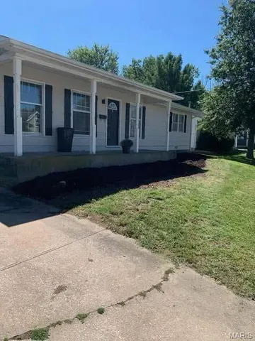 $144,900 | 615 West Locust Street, Paris, MO 65275