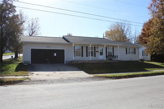 $144,900 | 615 West Locust Street, Paris, MO 65275