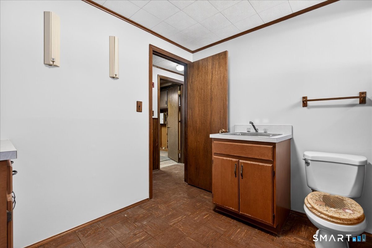 80 Flower Drive Hamden, CT 06518 - Photo 20 of 28 a bathroom with a toilet a sink and a mirror