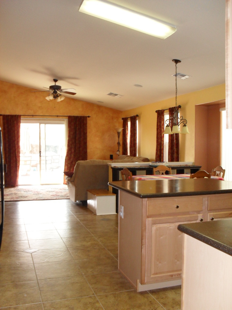 2007 West Vineyard Road Phoenix, AZ 85041 - Photo 4 of 12 Kitchen/Great Room