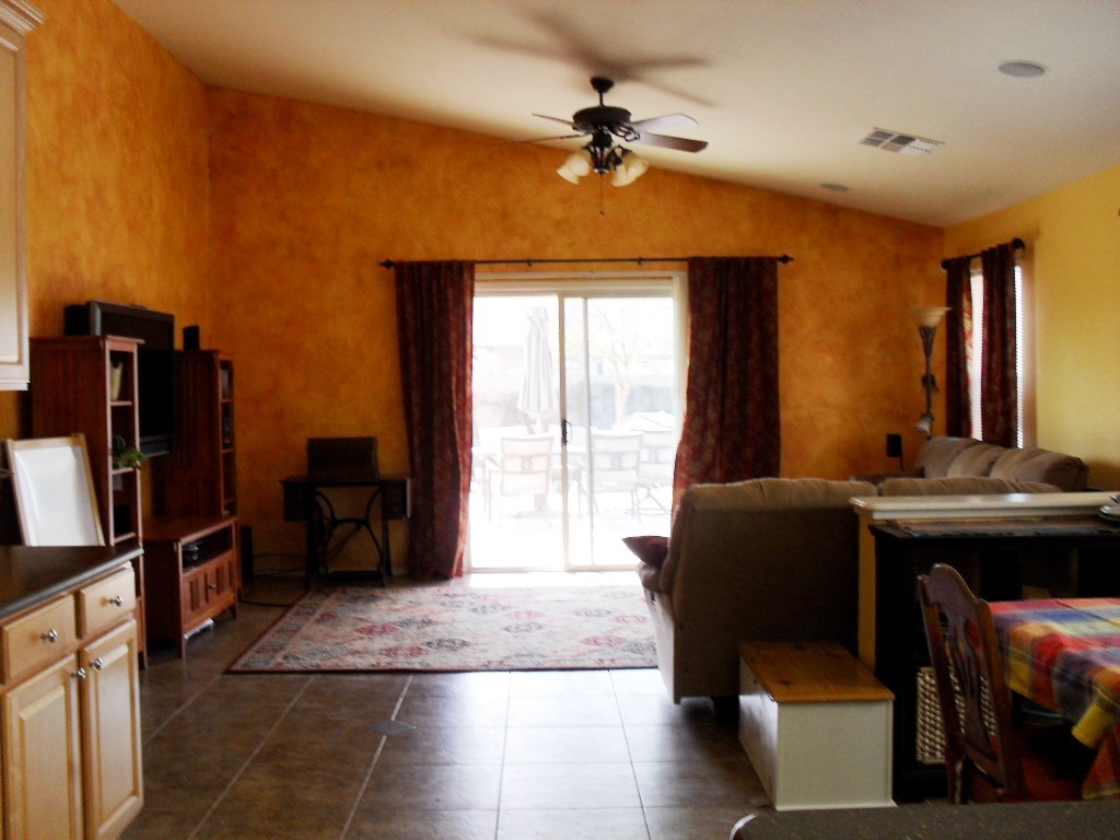 2007 West Vineyard Road Phoenix, AZ 85041 - Photo 6 of 12 Great Room