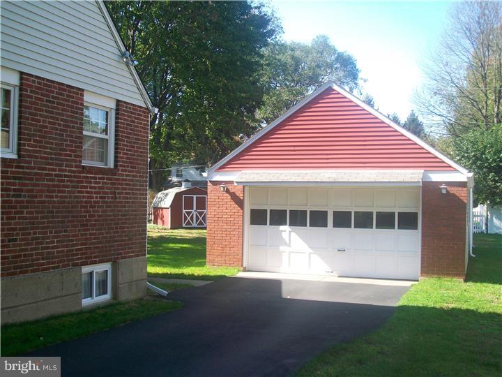 216 Hampton Road Hatboro, PA 19040 - Photo 2 of 25 Gallery Image 2