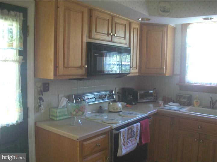 216 Hampton Road Hatboro, PA 19040 - Photo 8 of 25 Gallery Image 8